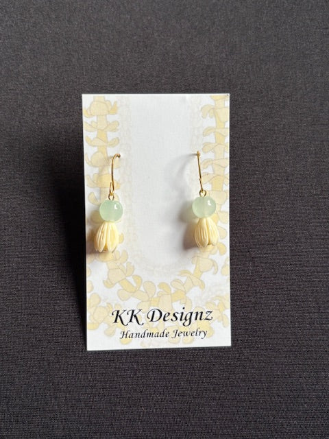 Jade Frosted Pearl w/ White Pikake Flower in Gold