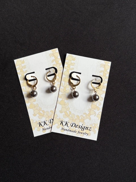 Peacock Pearl in Gold Clasp