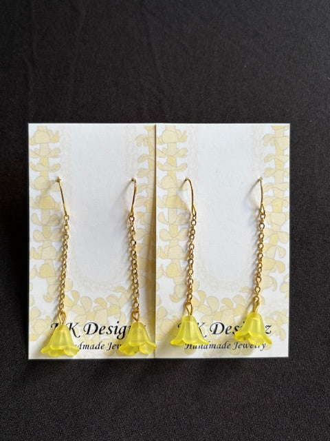 Yellow Puakenikeni Dangle Chain on Gold