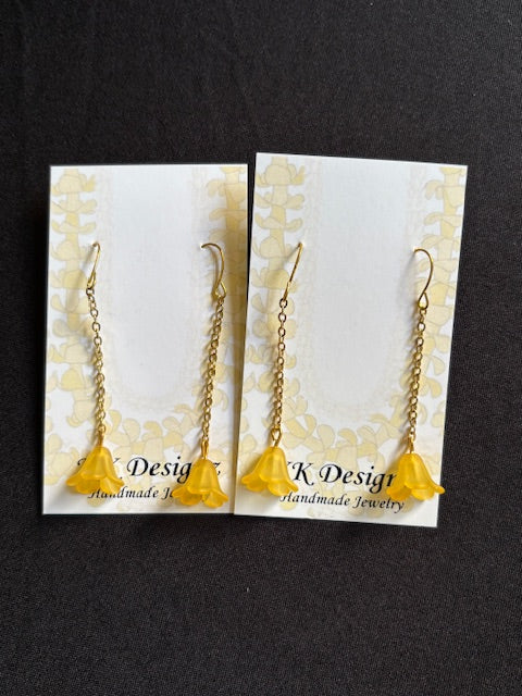 Orange Puakenikeni Dangle Chain on Gold